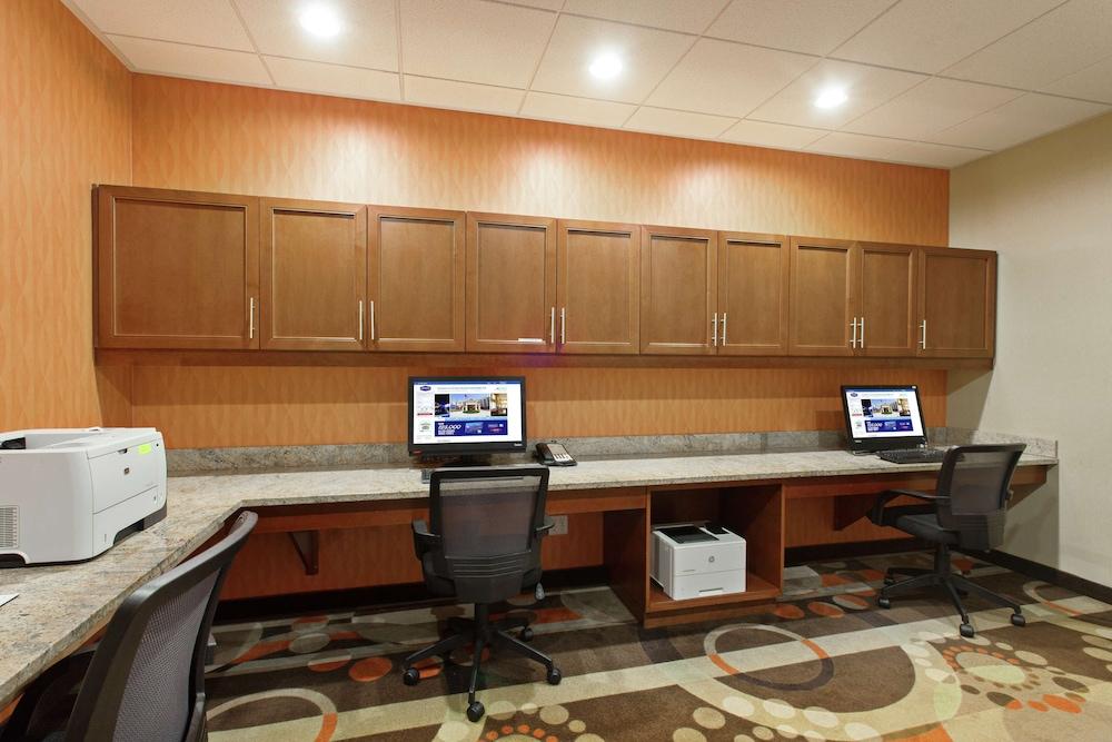 Hampton And Seattle - Airport / 28th Avenue 3*