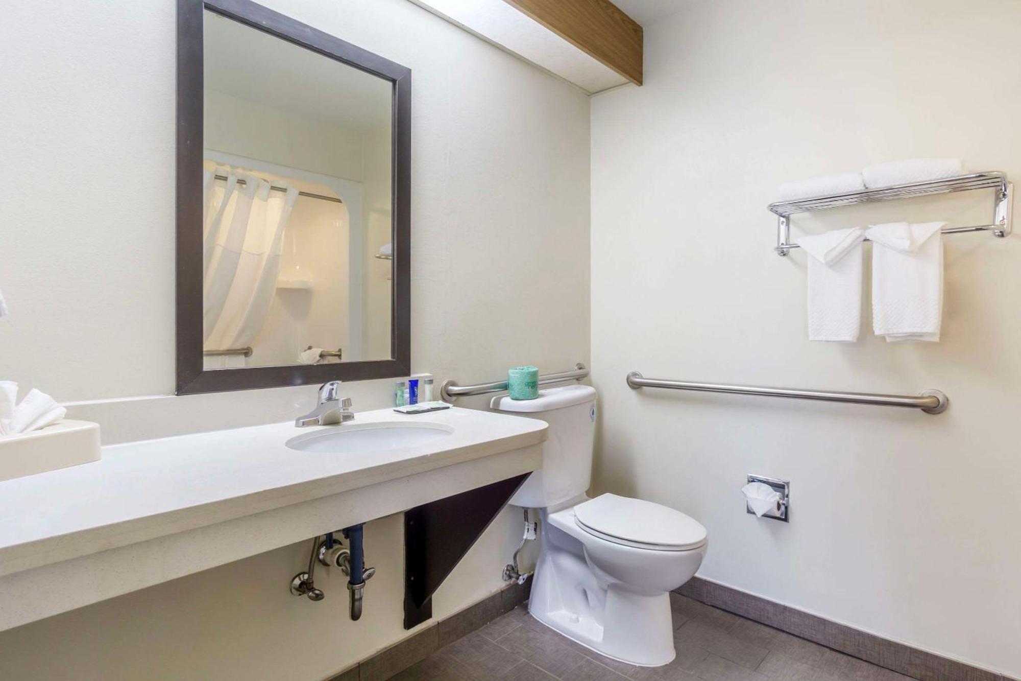 Inn Sleep Sea Tac Airport 3*