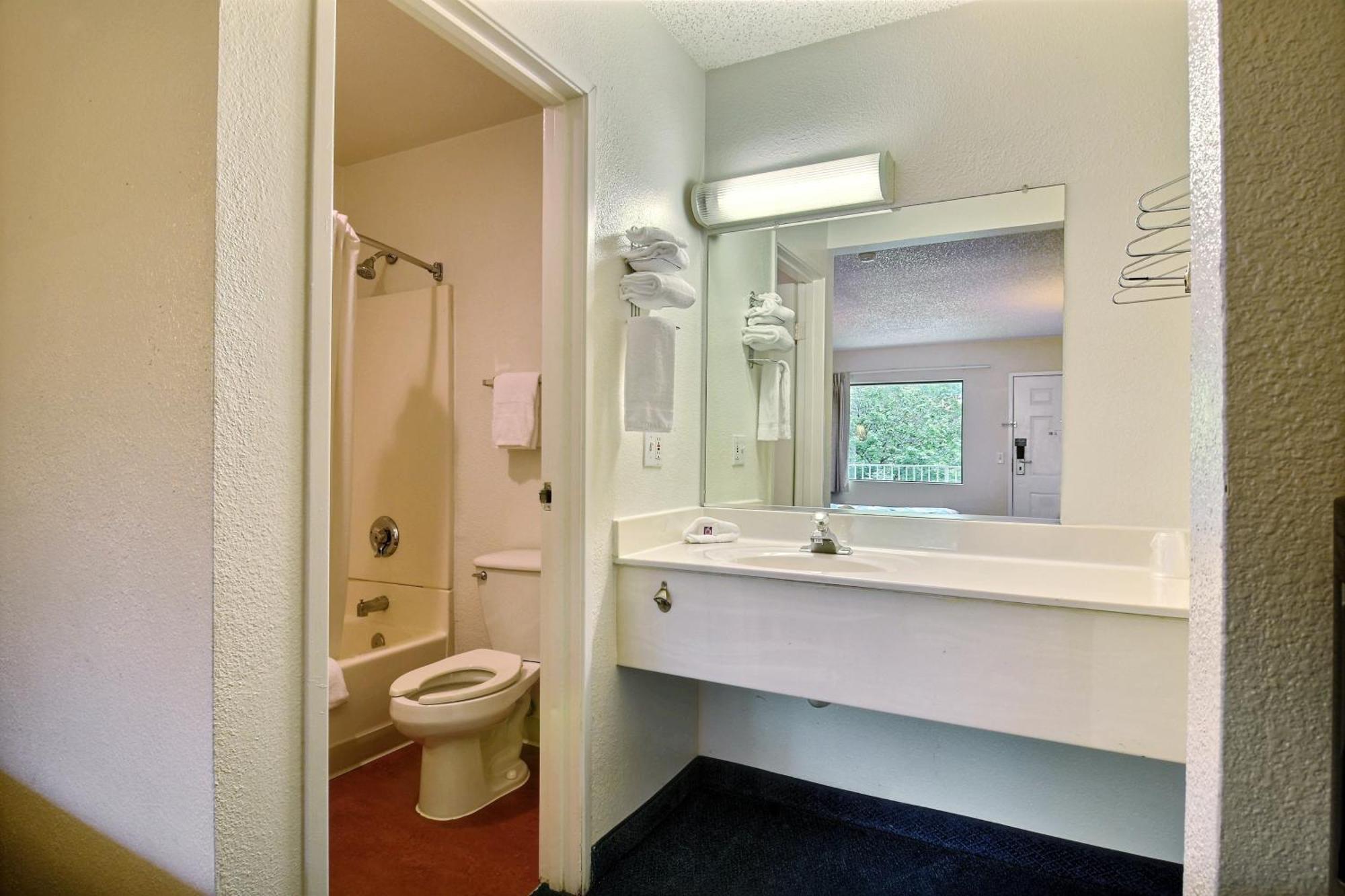 Hotel 6-seattle, Wa - South 2*
