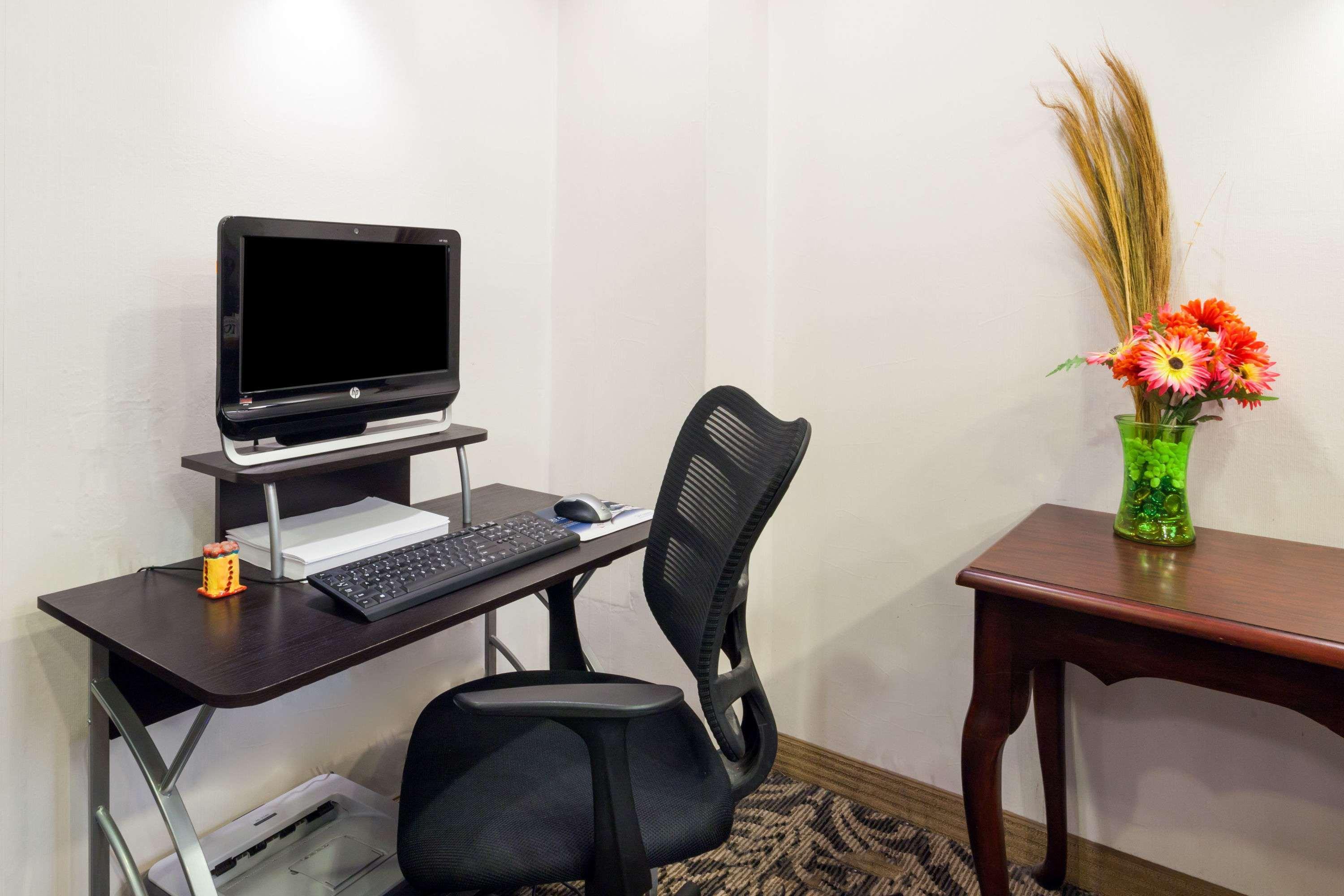 Hotel Days By Wyndham Airport 2*
