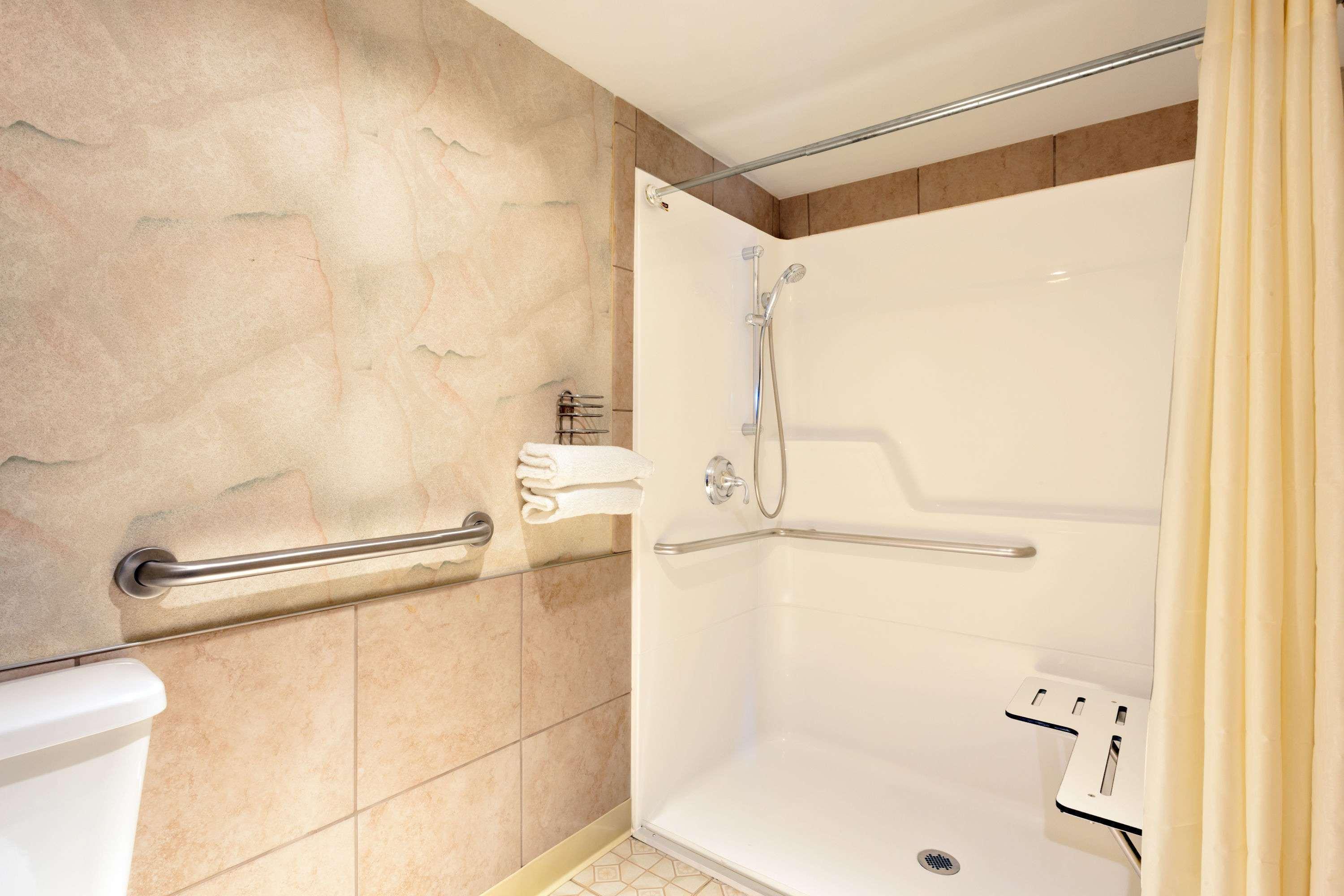 Hotel Days By Wyndham Airport 2*