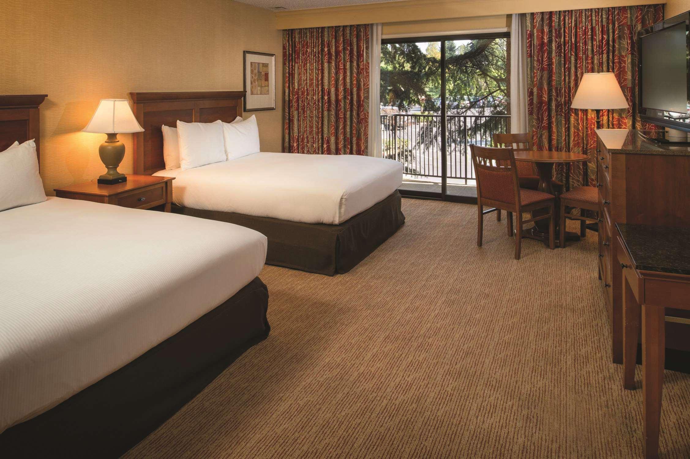 Doubletree By Hilton Seattle Airport 4*