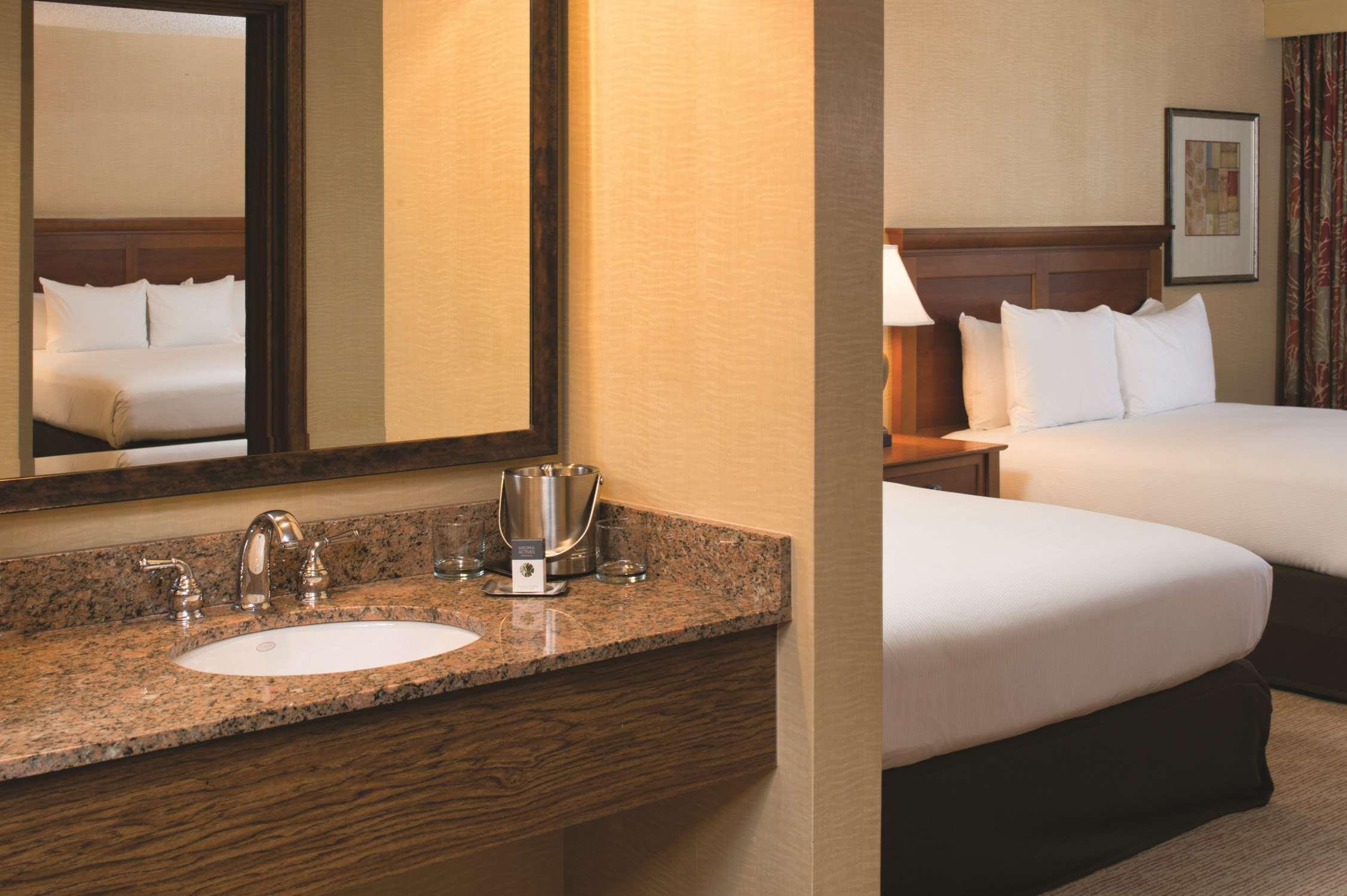 Doubletree By Hilton Seattle Airport 4*