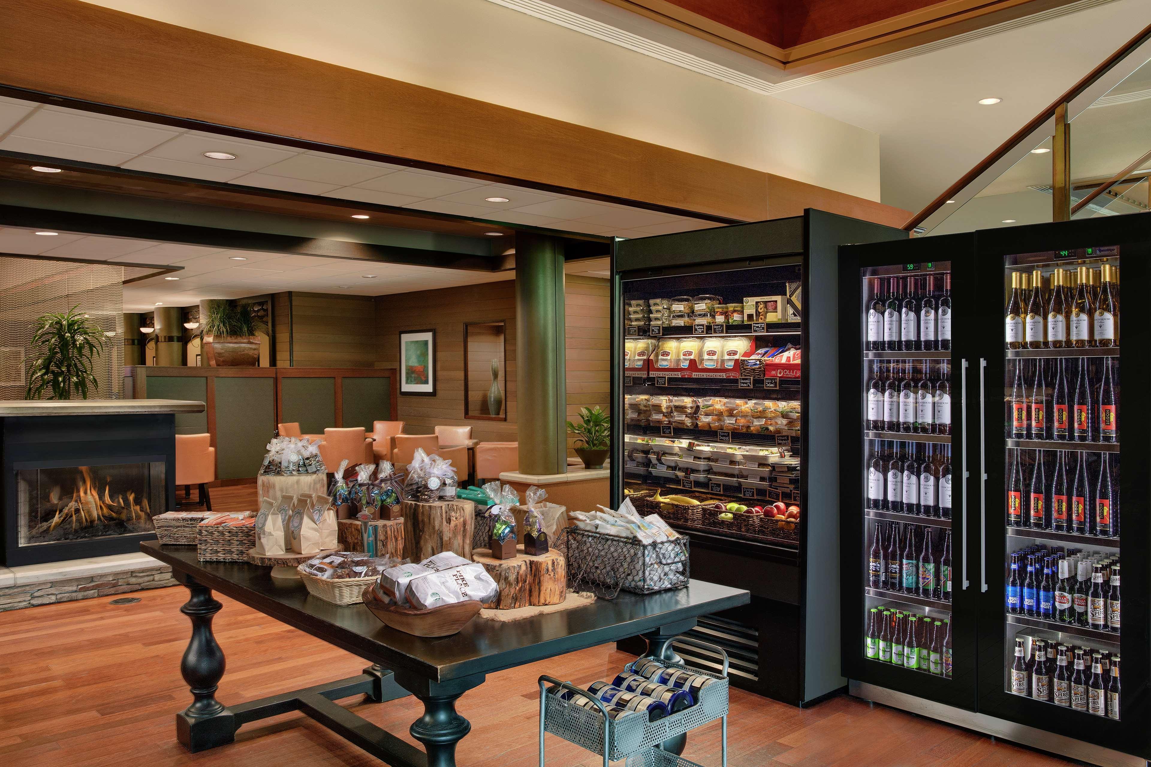 Doubletree By Hilton Seattle Airport Hotel