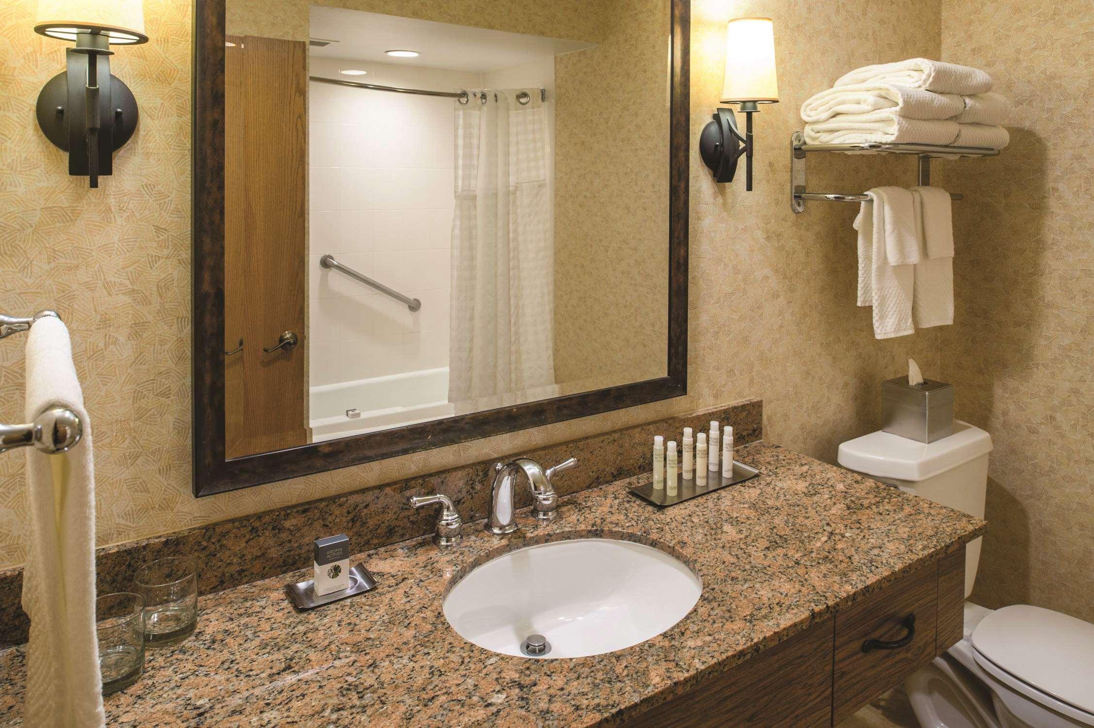 Doubletree By Hilton Seattle Airport Hotel SeaTac