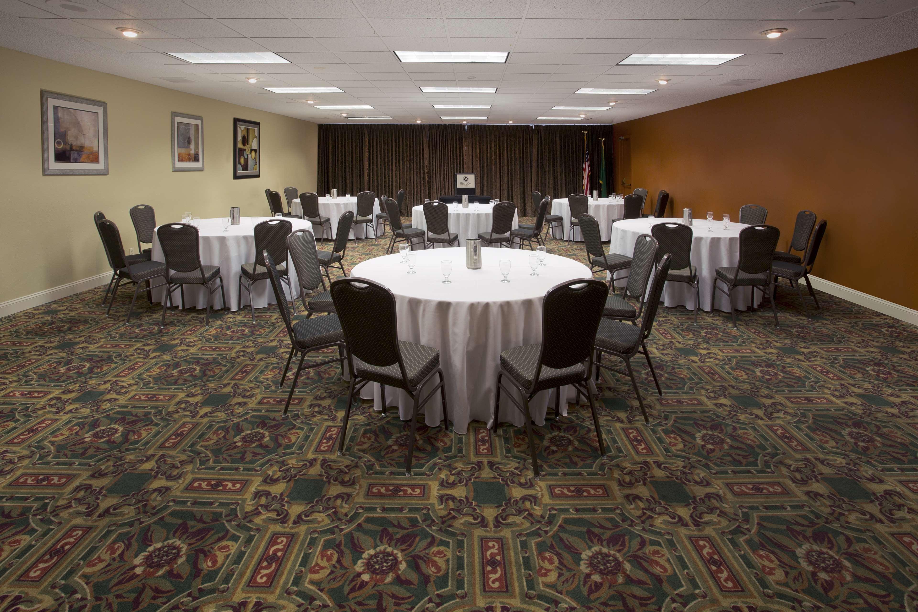 Red Lion Seattle Airport Hotel 3*