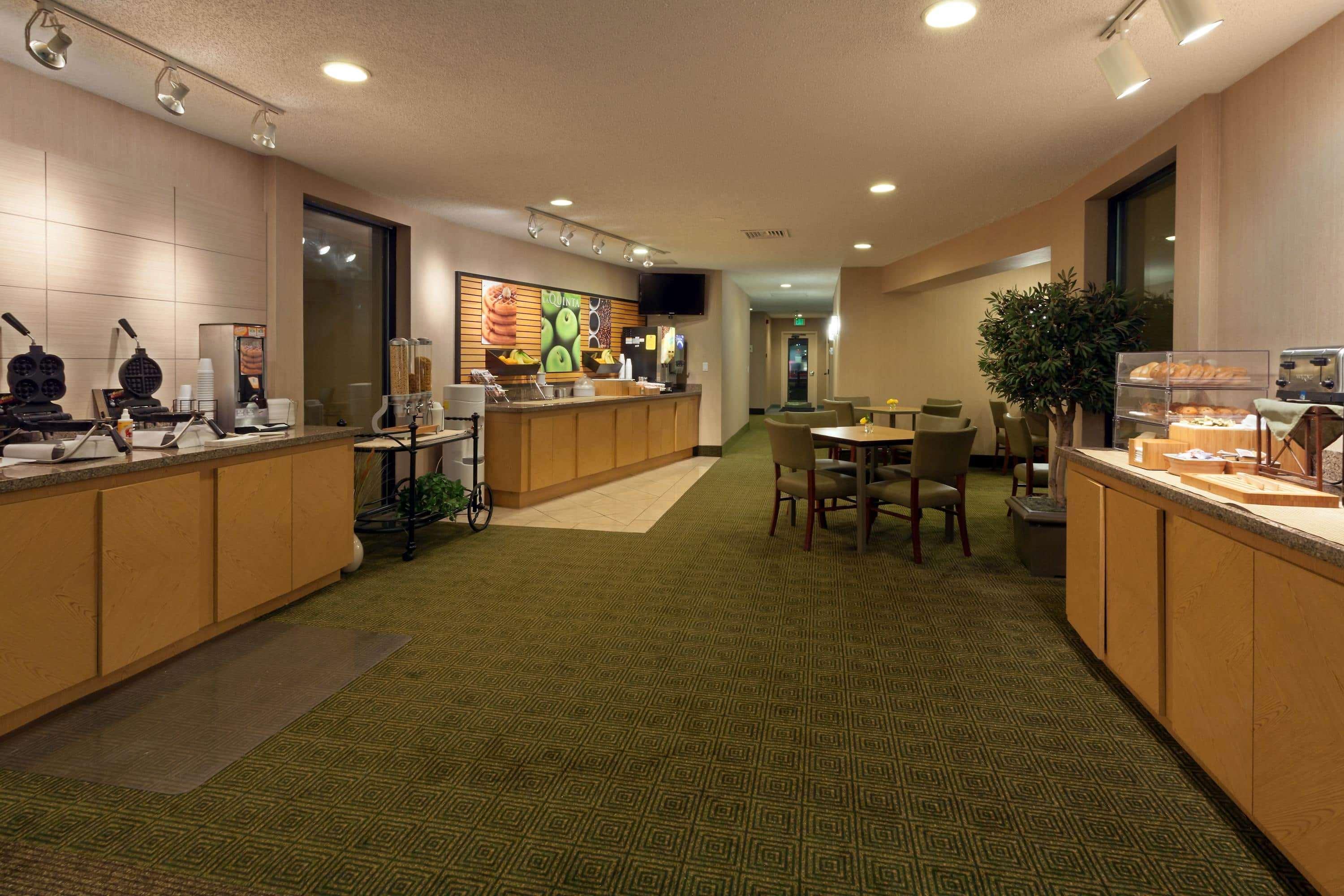 La Quinta By Wyndham Seattle Sea-tac Airport Hotel