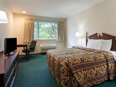 Days By Wyndham Airport