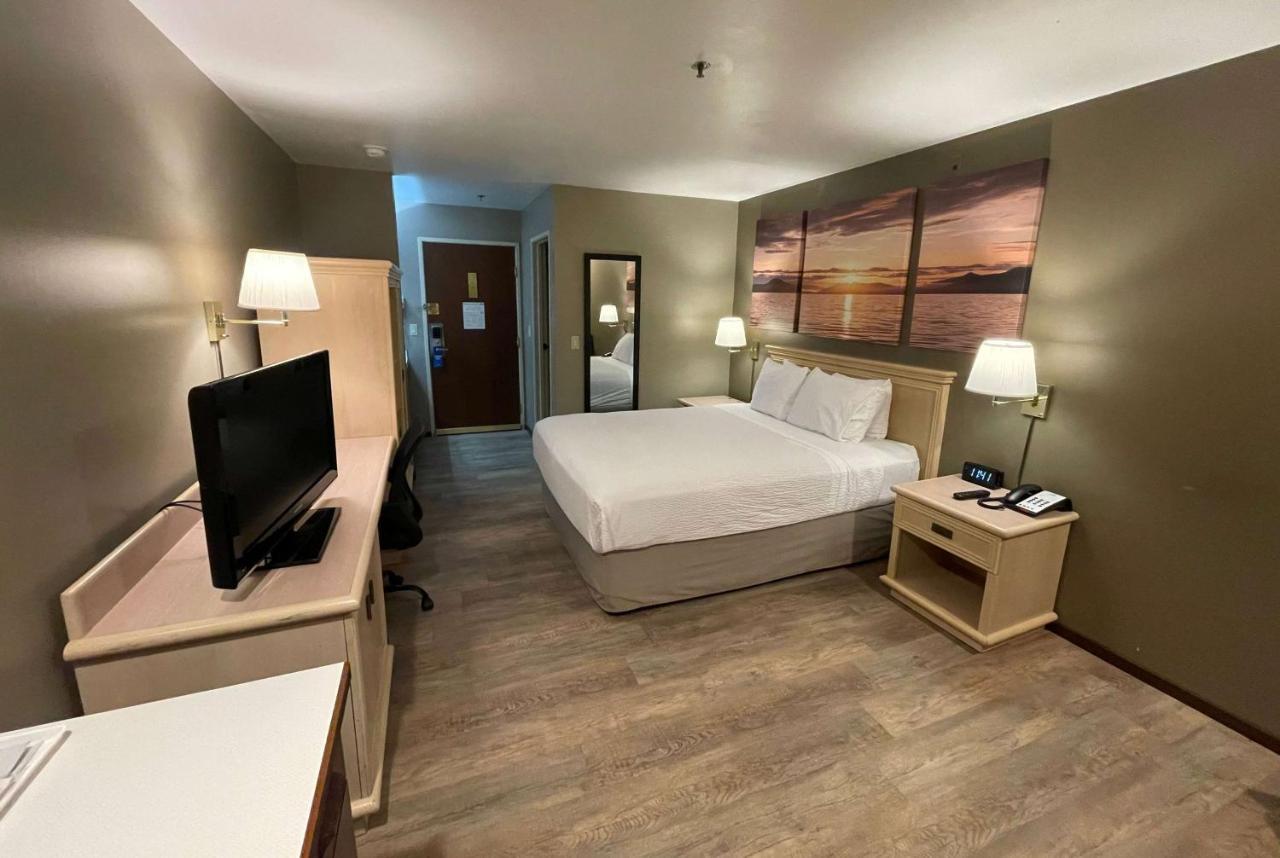 Days By Wyndham Airport Hotel 2*