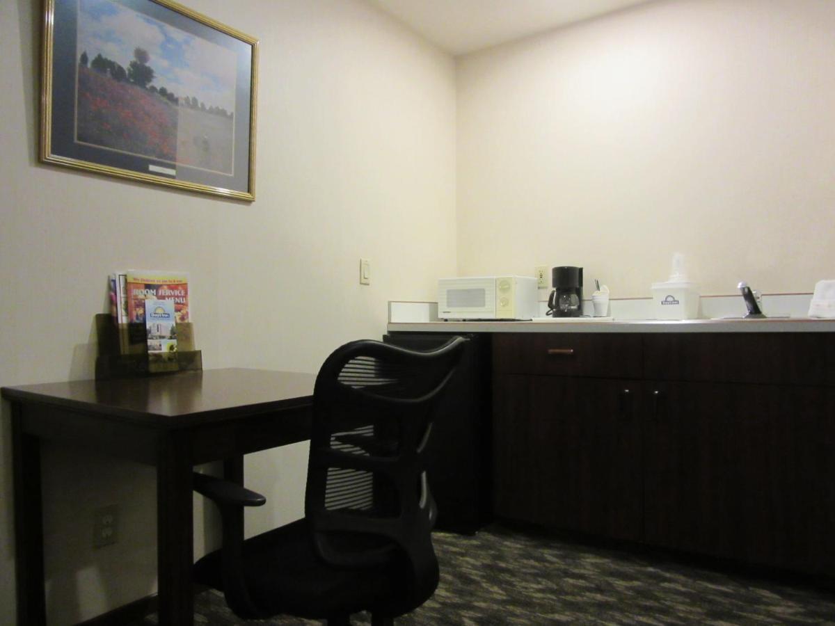 Days By Wyndham Airport Hotel