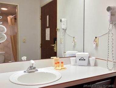 Hotel Days By Wyndham Airport
