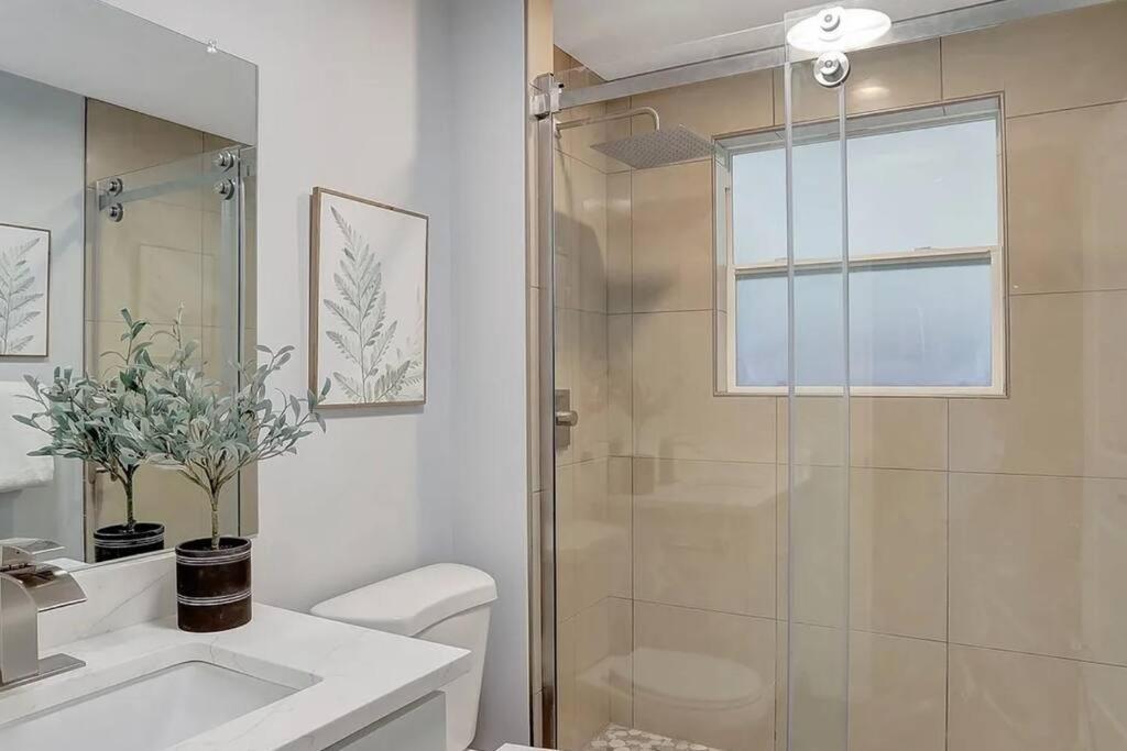 Holiday home Stunning Single Level W/ Outdoor Jacuzzi! *
