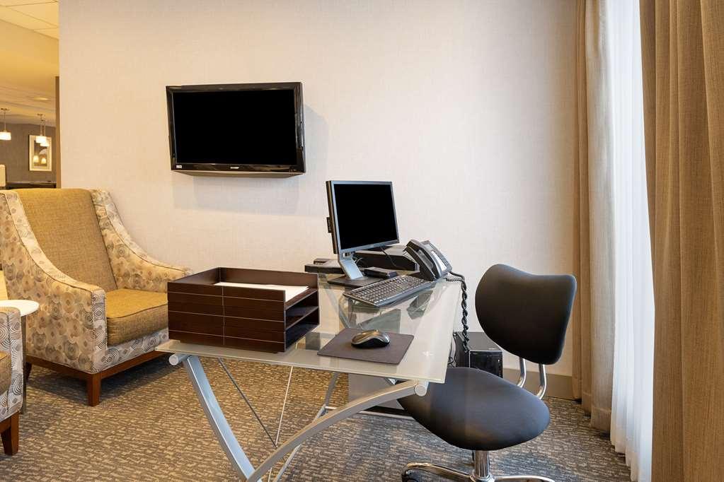 Surestay By Western Airport North *
