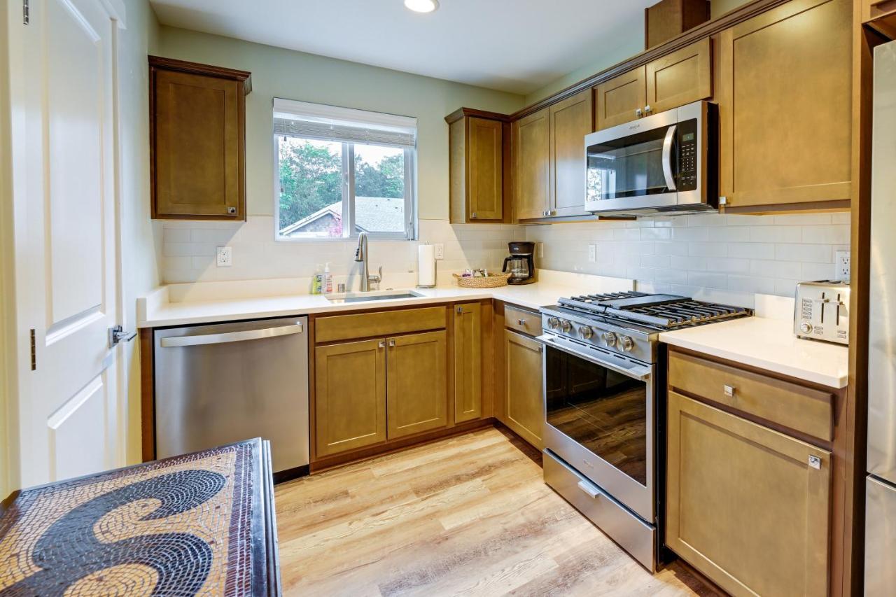 Apartment Stunning Gem With Modern Amenities! SeaTac