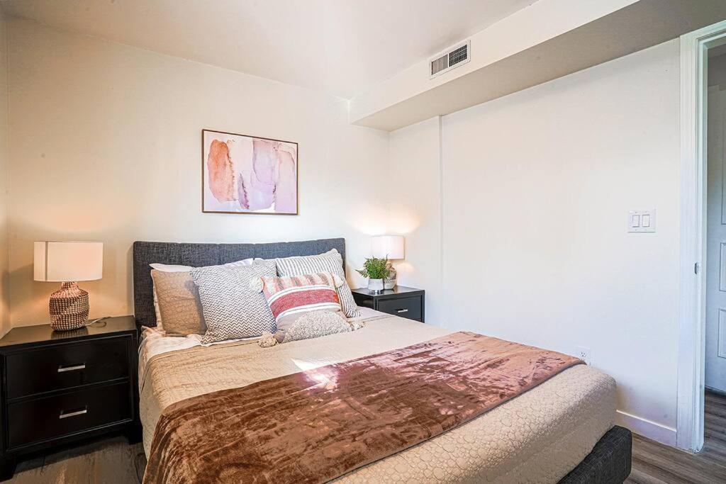 2br Lower Unit- 5 Min To Airport Holiday home *