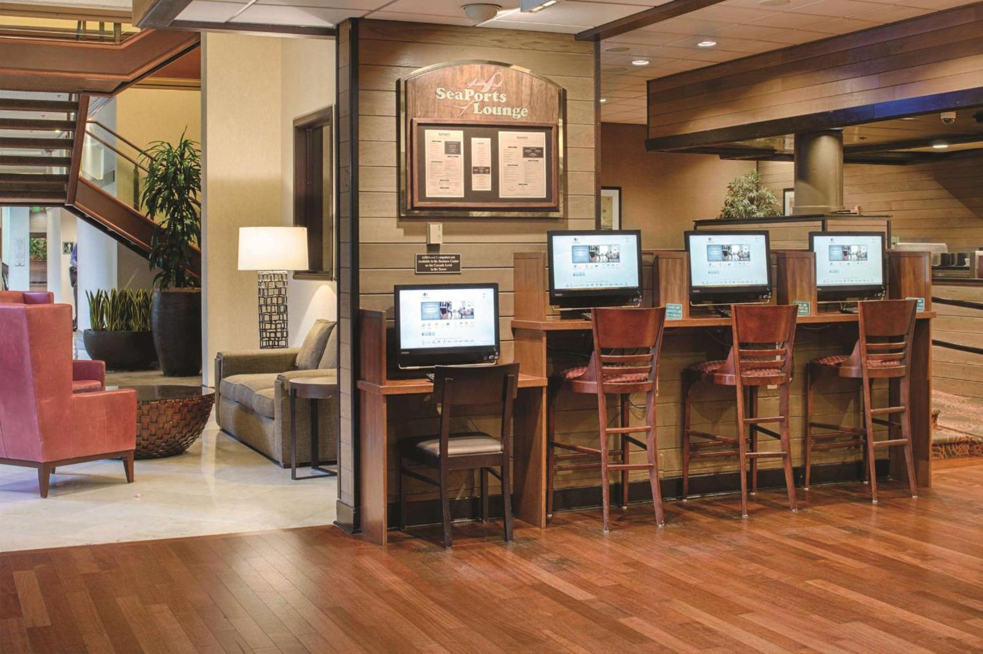 Doubletree By Hilton Seattle Airport Hotel