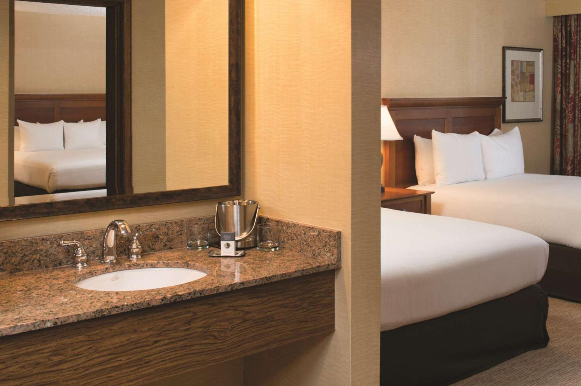 Doubletree By Hilton Seattle Airport Hotel SeaTac