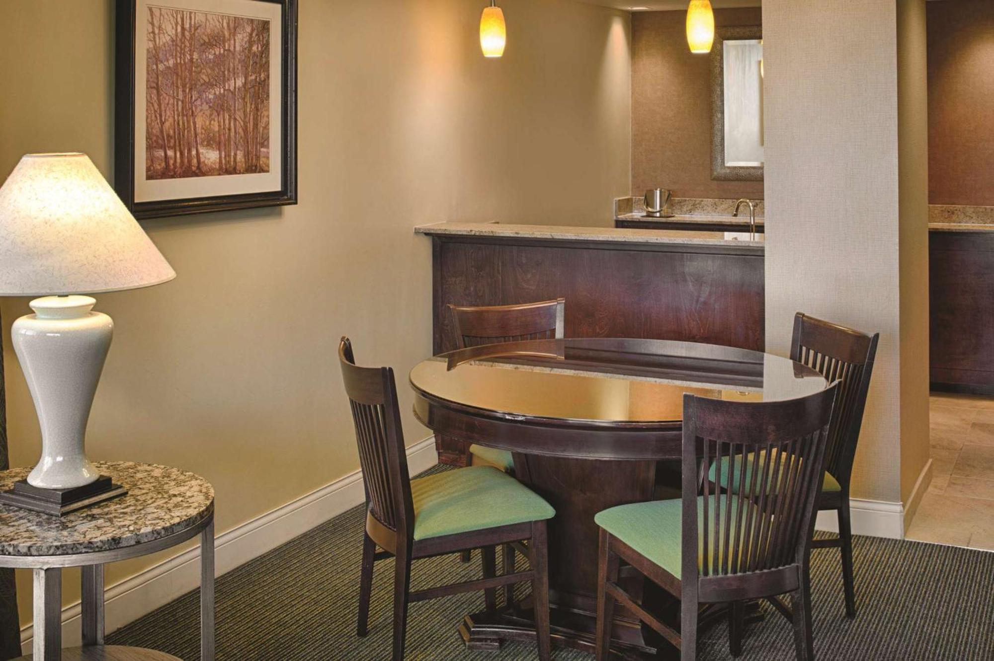 Doubletree By Hilton Seattle Airport