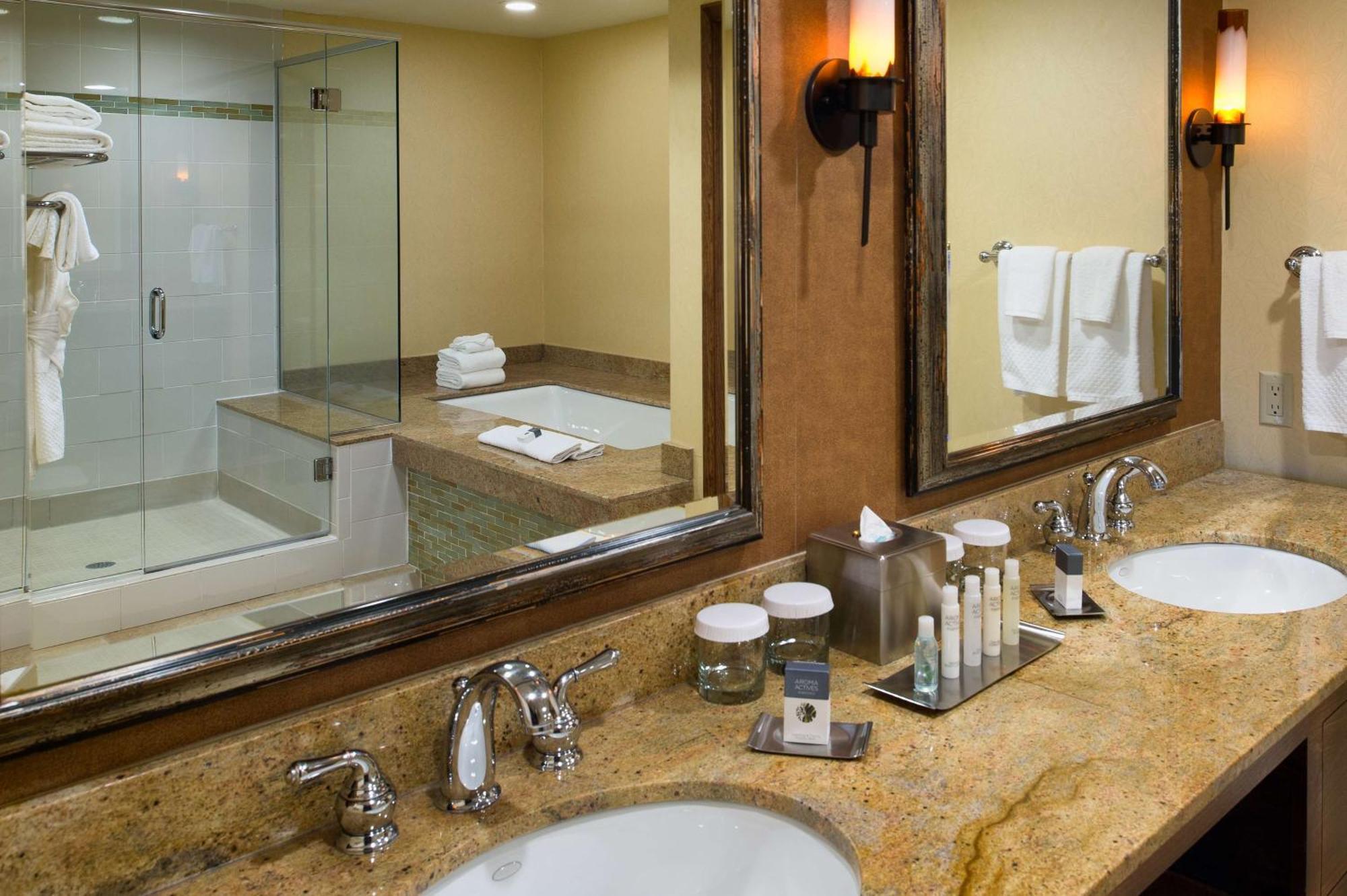 Doubletree By Hilton Seattle Airport Hotel