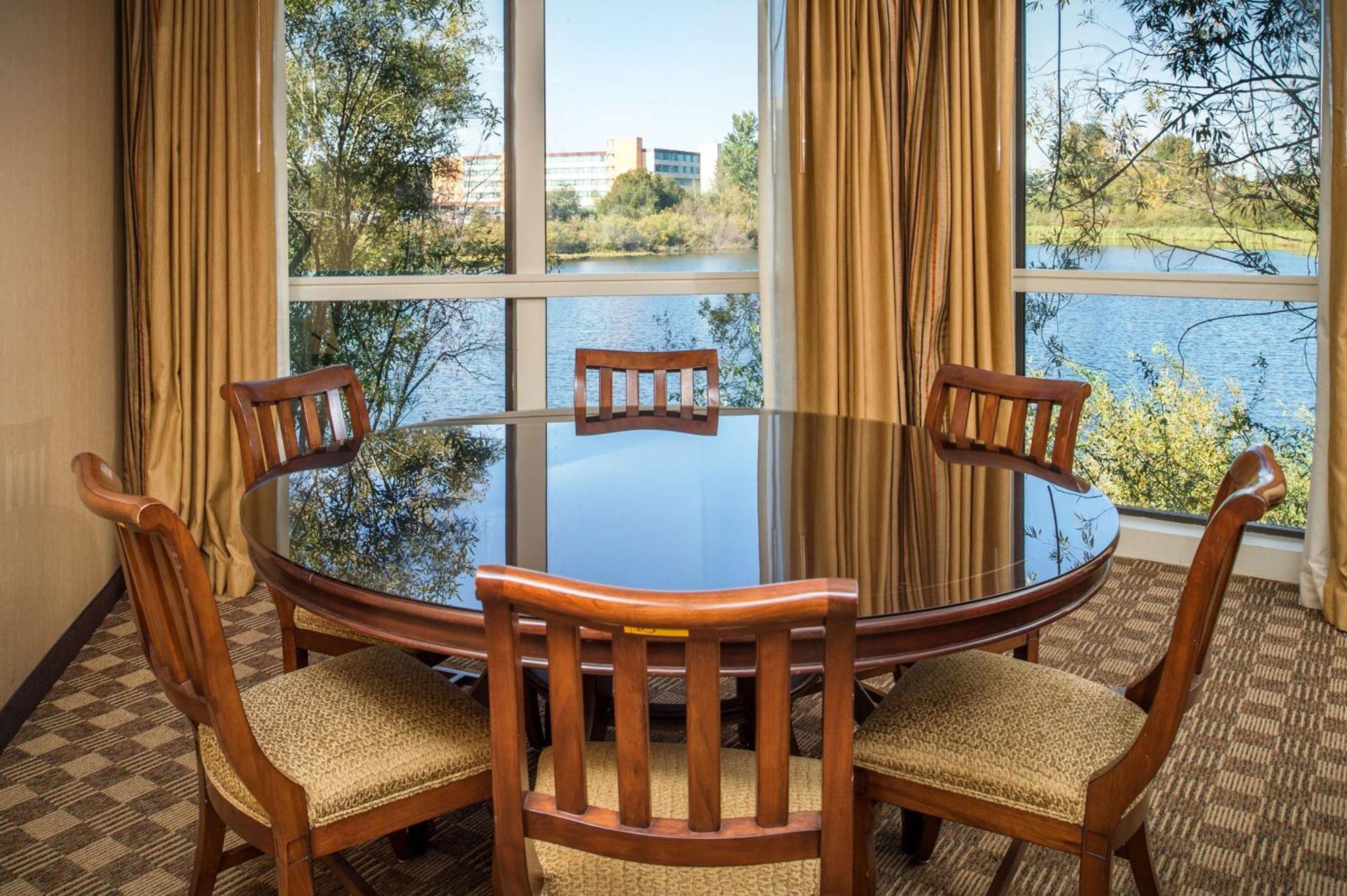 Hotel Doubletree By Hilton Seattle Airport 4*