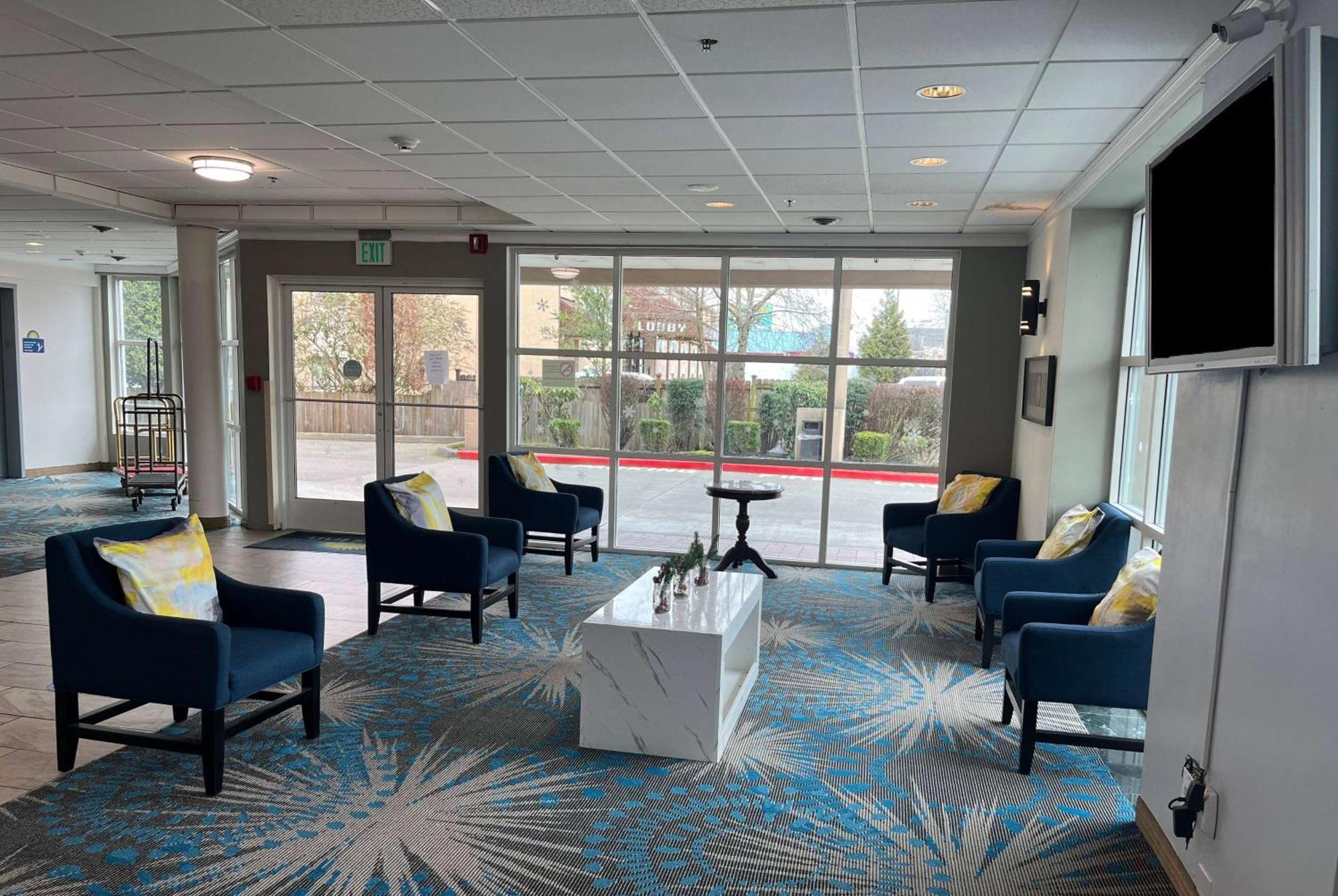 Hotel Days By Wyndham Airport 2*