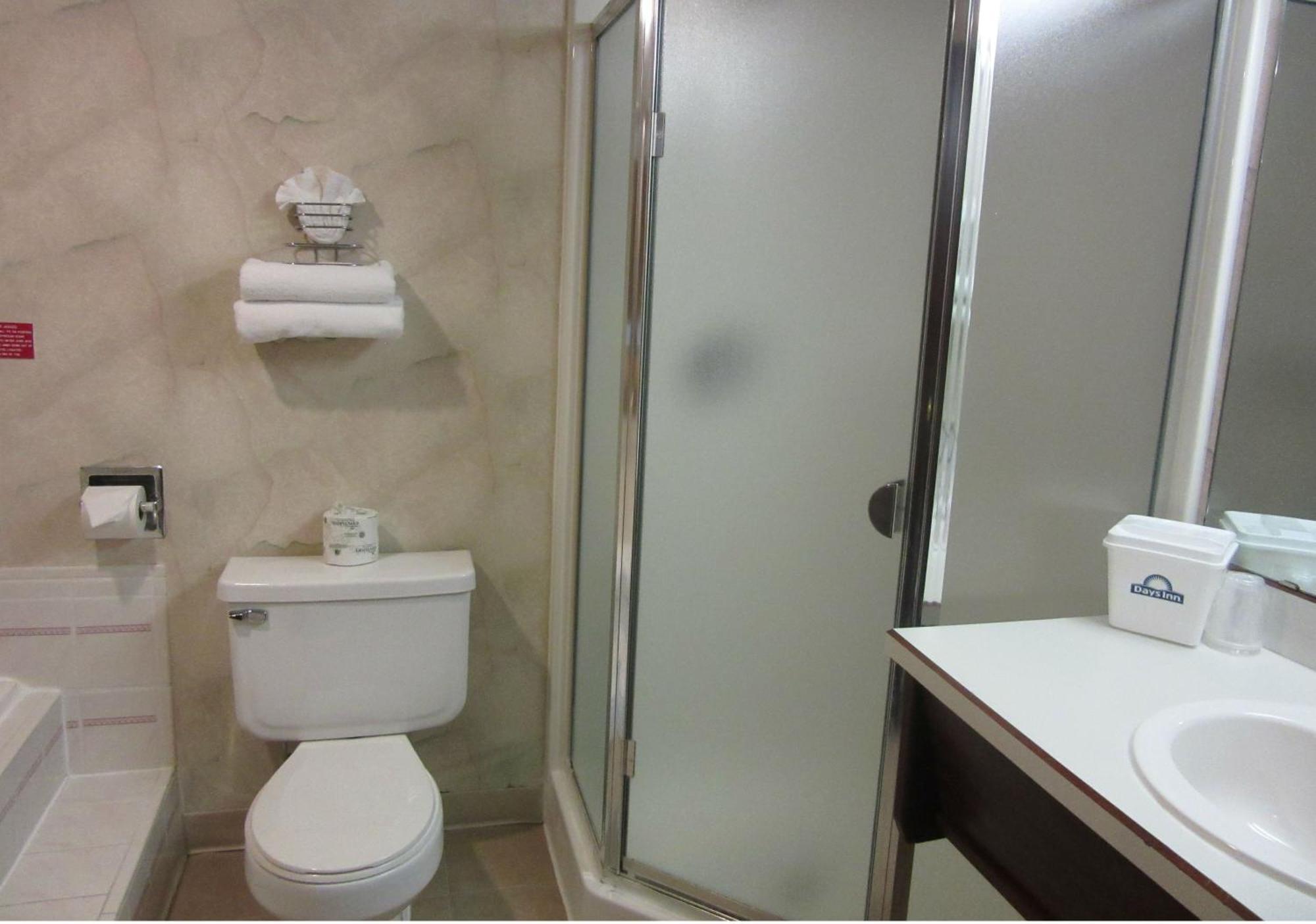 Days By Wyndham Airport Hotel