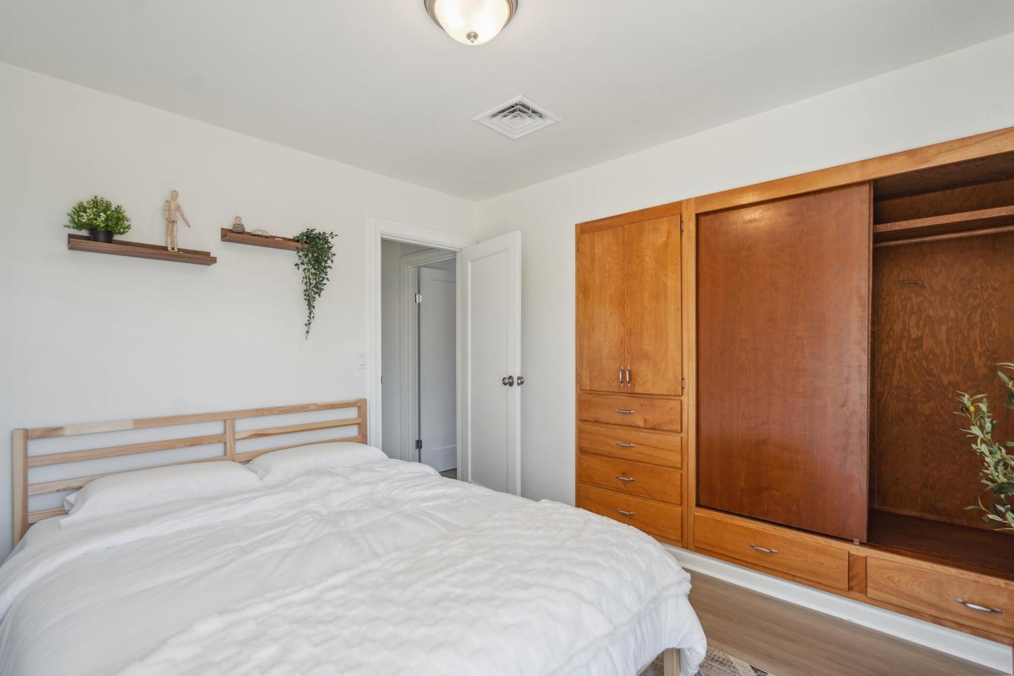 Spacious 5b2b 5 Min To Airport With Ac, Game Room, Wifi, Parking *