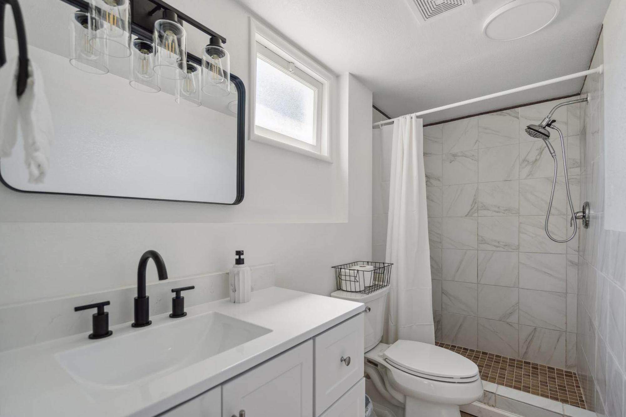 Spacious 5b2b 5 Min To Airport With Ac, Game Room, Wifi, Parking * SeaTac