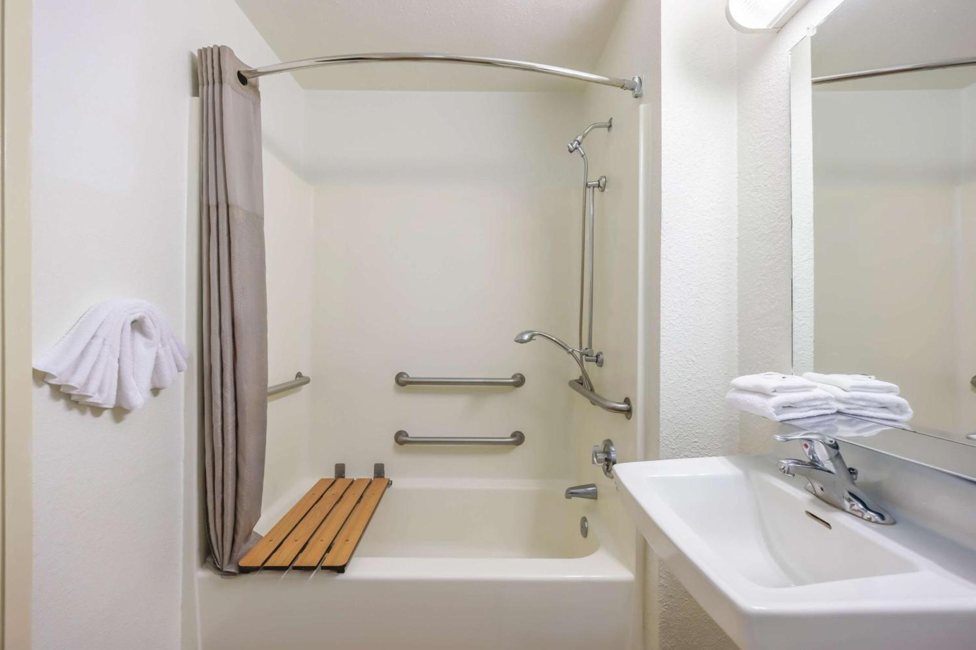 6 Seattle, Wa Sea Tac Airport South Hotel SeaTac