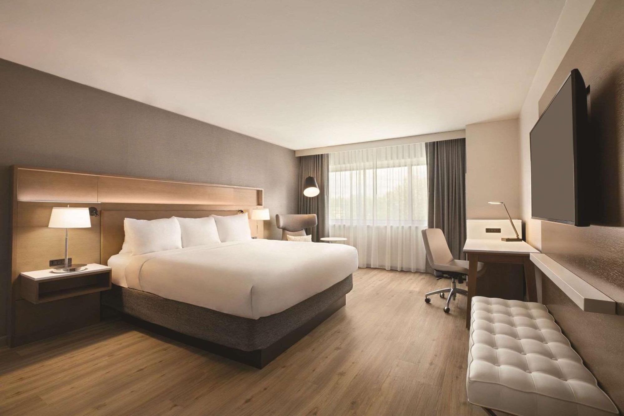 Radisson Seattle Airport 3*