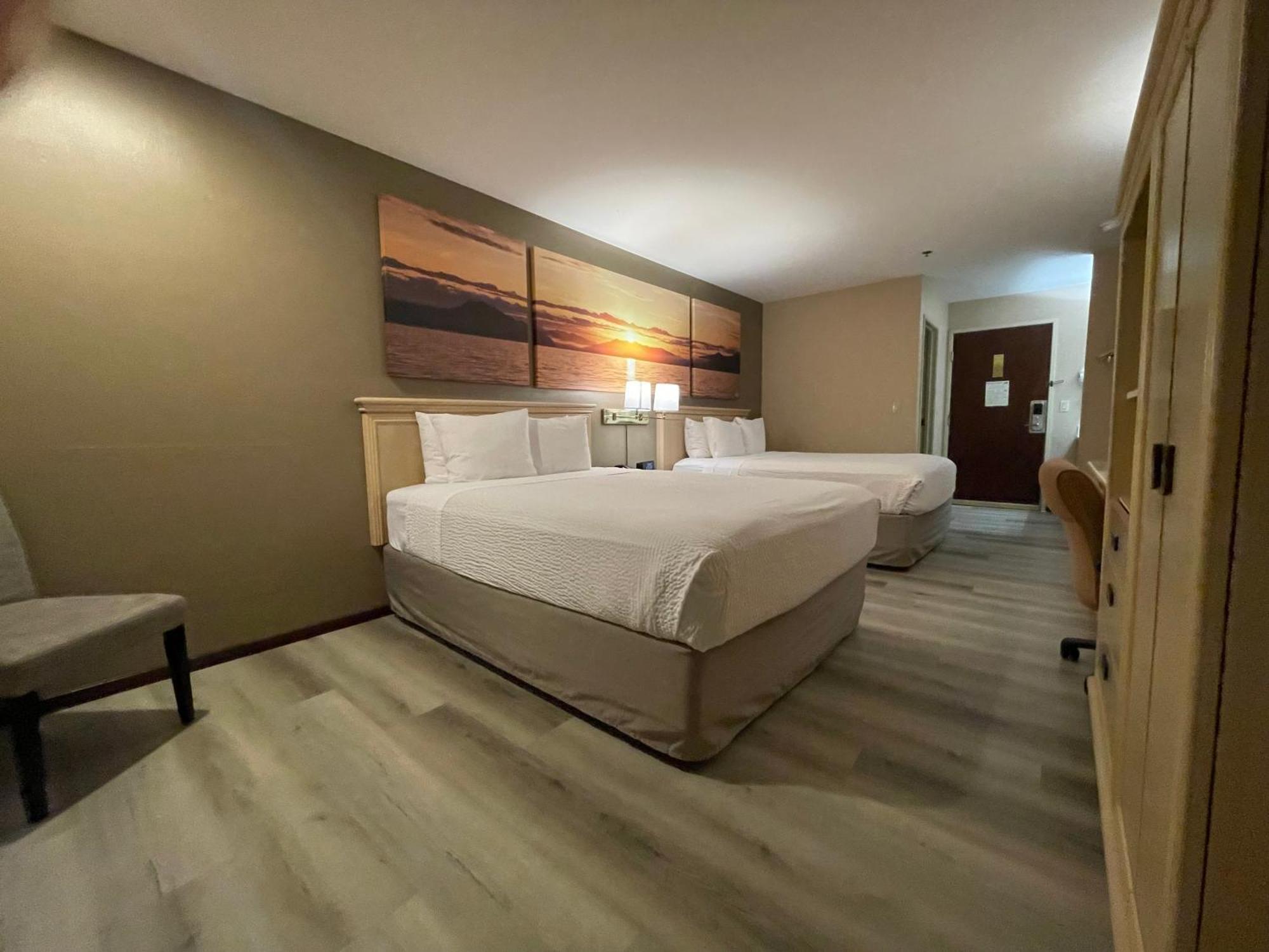 Days By Wyndham Airport Hotel
