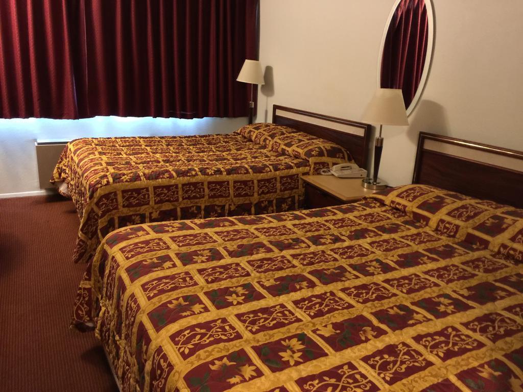 Crest Motel 2*