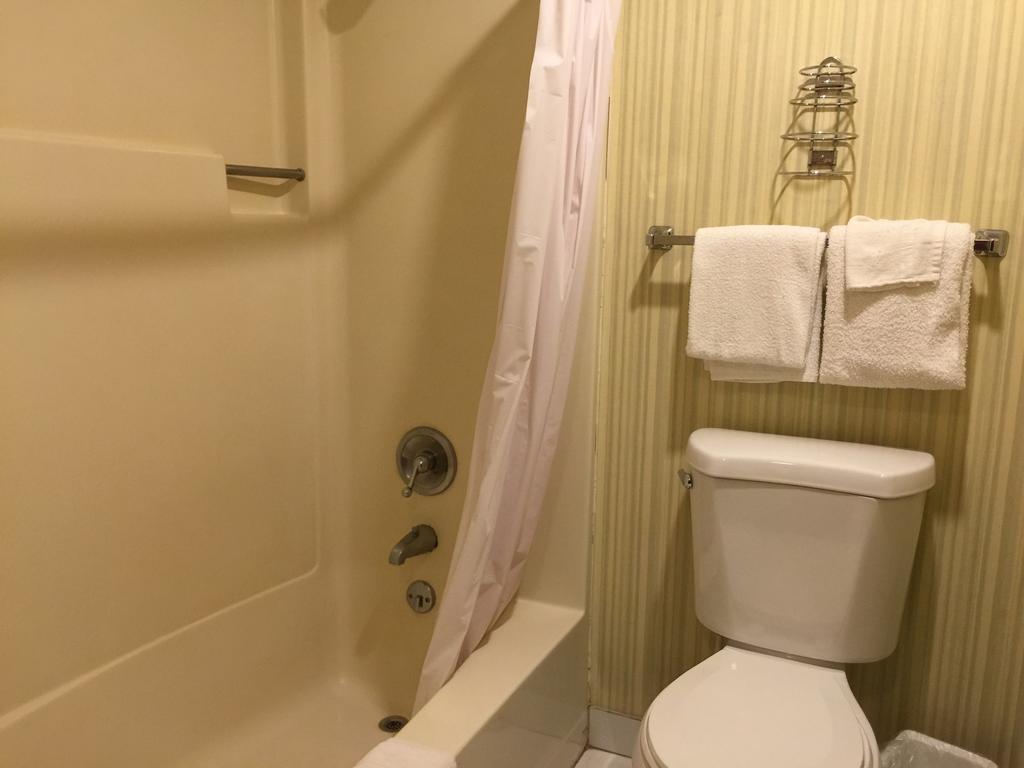 Crest 2* SeaTac