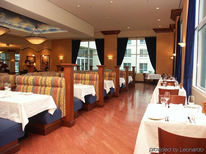 Hilton Seattle Airport & Conference Center Hotel 3*