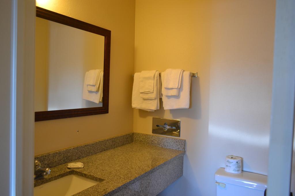 Inn Skyway -