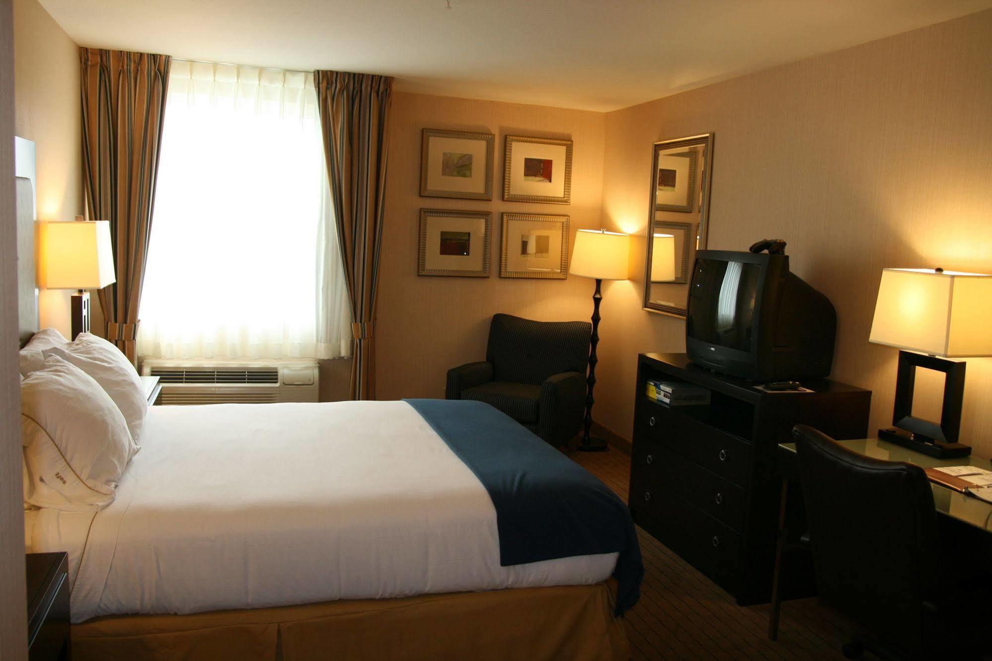 Express Seattle - Sea-tac Airport By Ihg