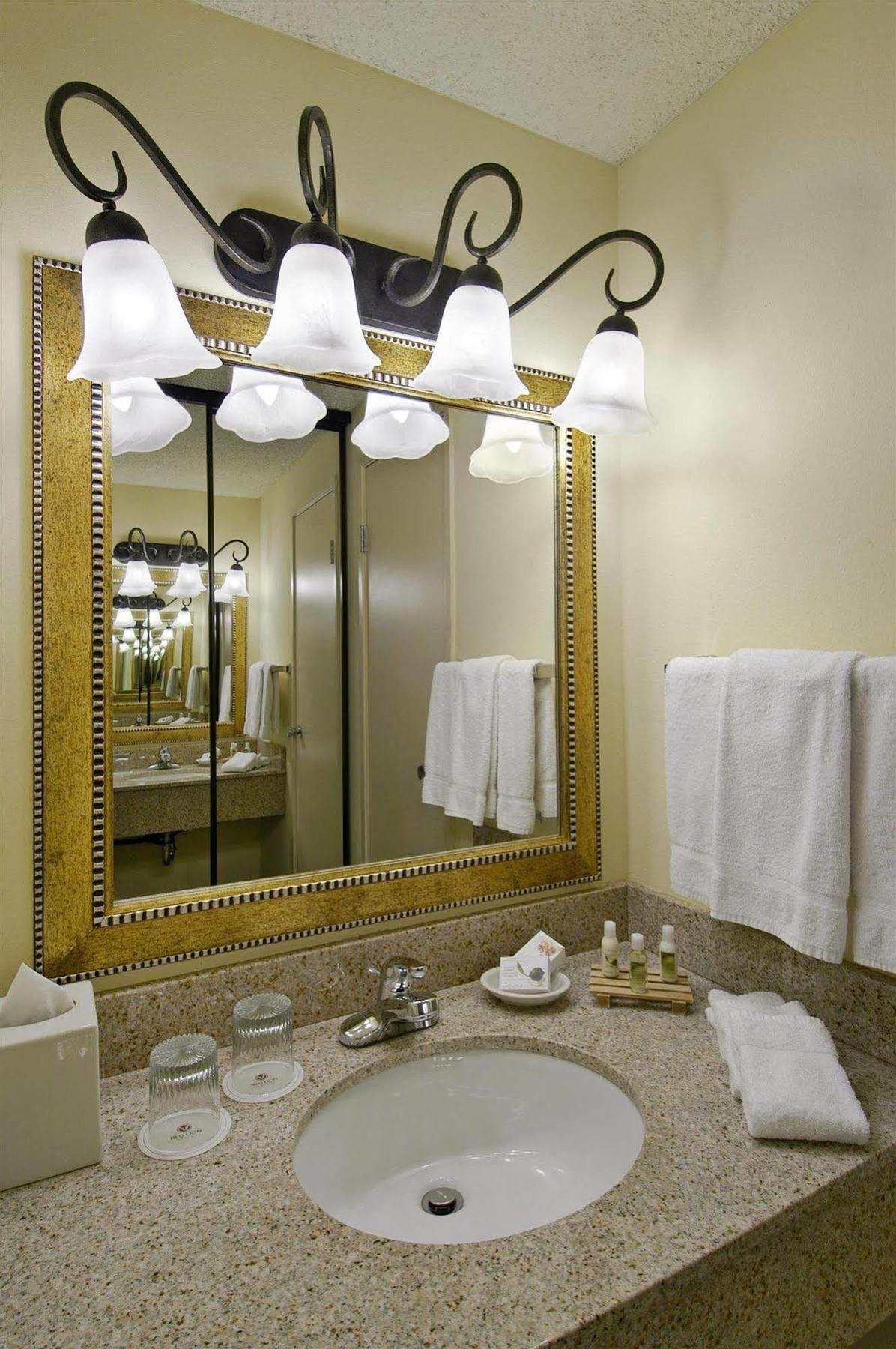 Hotel Red Lion Seattle Airport 3*
