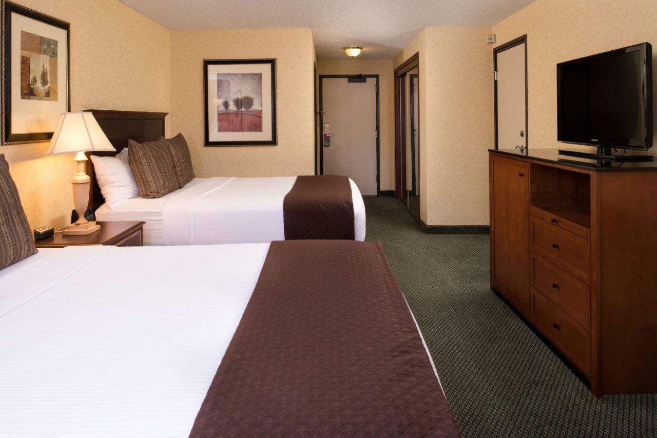 Red Lion Seattle Airport Hotel 3*