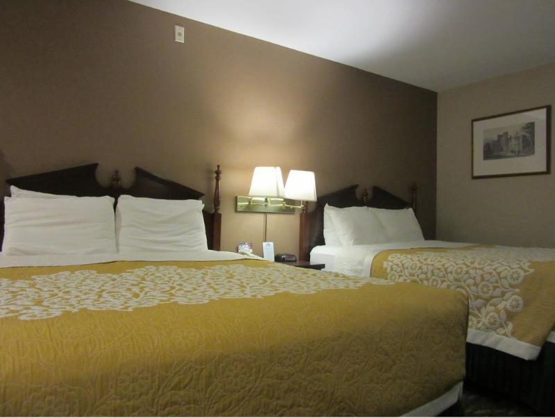 Days By Wyndham Airport 2*
