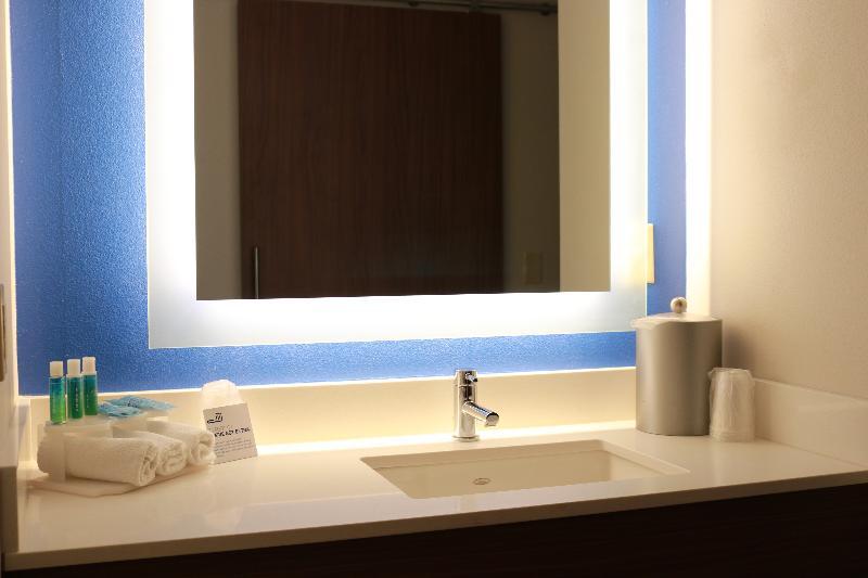 Express Seattle - Sea-tac Airport By Ihg Hotel 3*