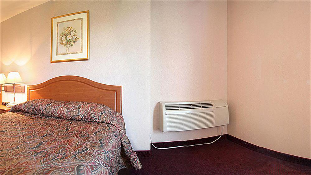 Hotel Ramada By Wyndham Airport