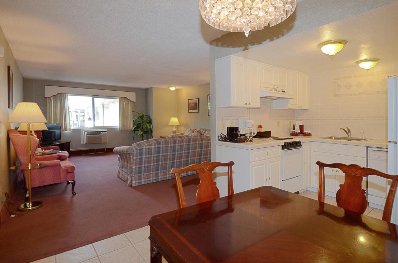 Hotel Surestay By Western Airport North 3*