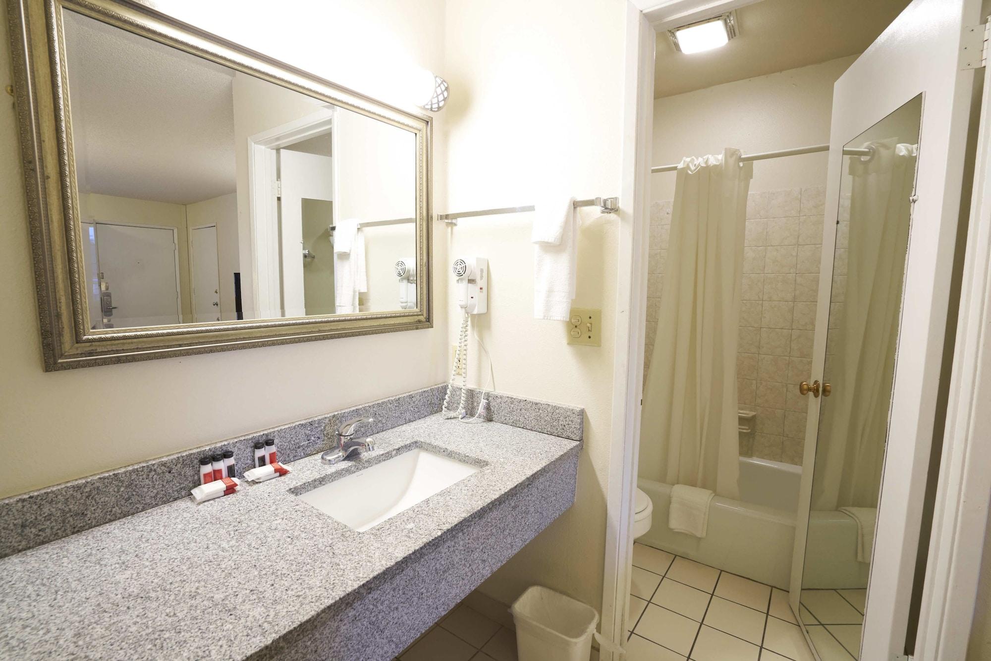 Skyway - 2* SeaTac