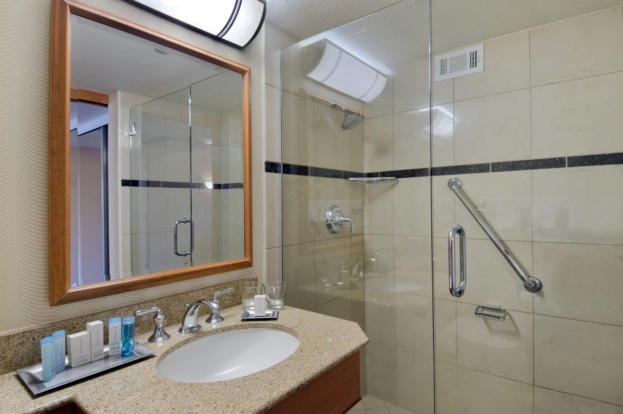 Hilton Seattle Airport & Conference Center 3*