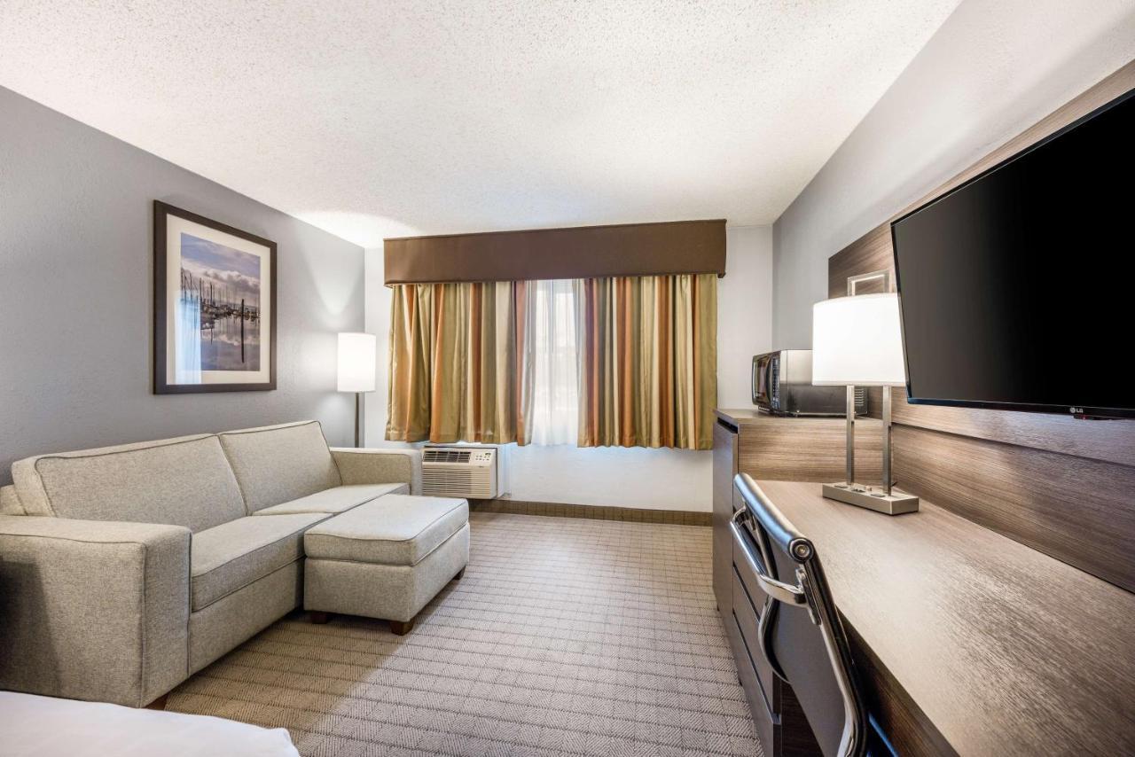 Hotel Surestay By Western Airport North 3*