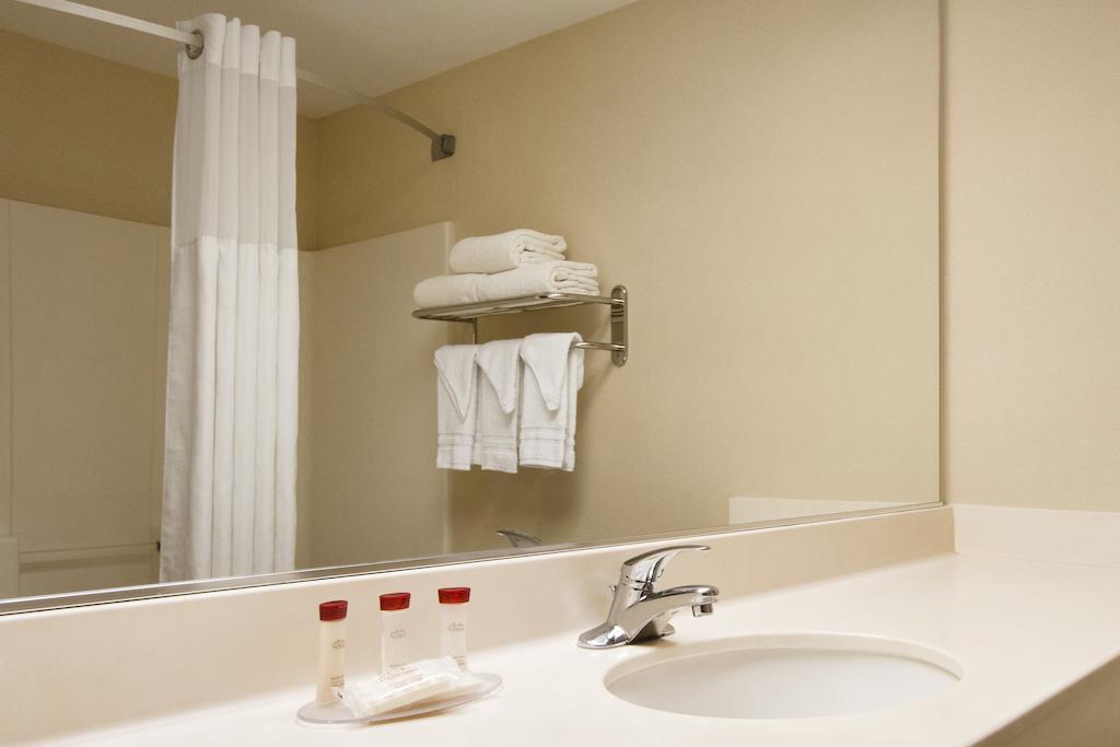Ramada By Wyndham Airport Hotel SeaTac