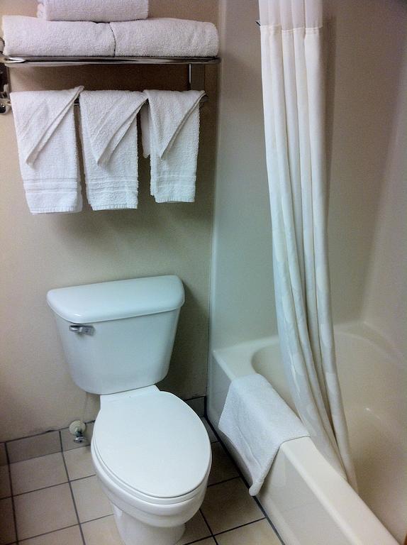Ramada By Wyndham Airport 3*
