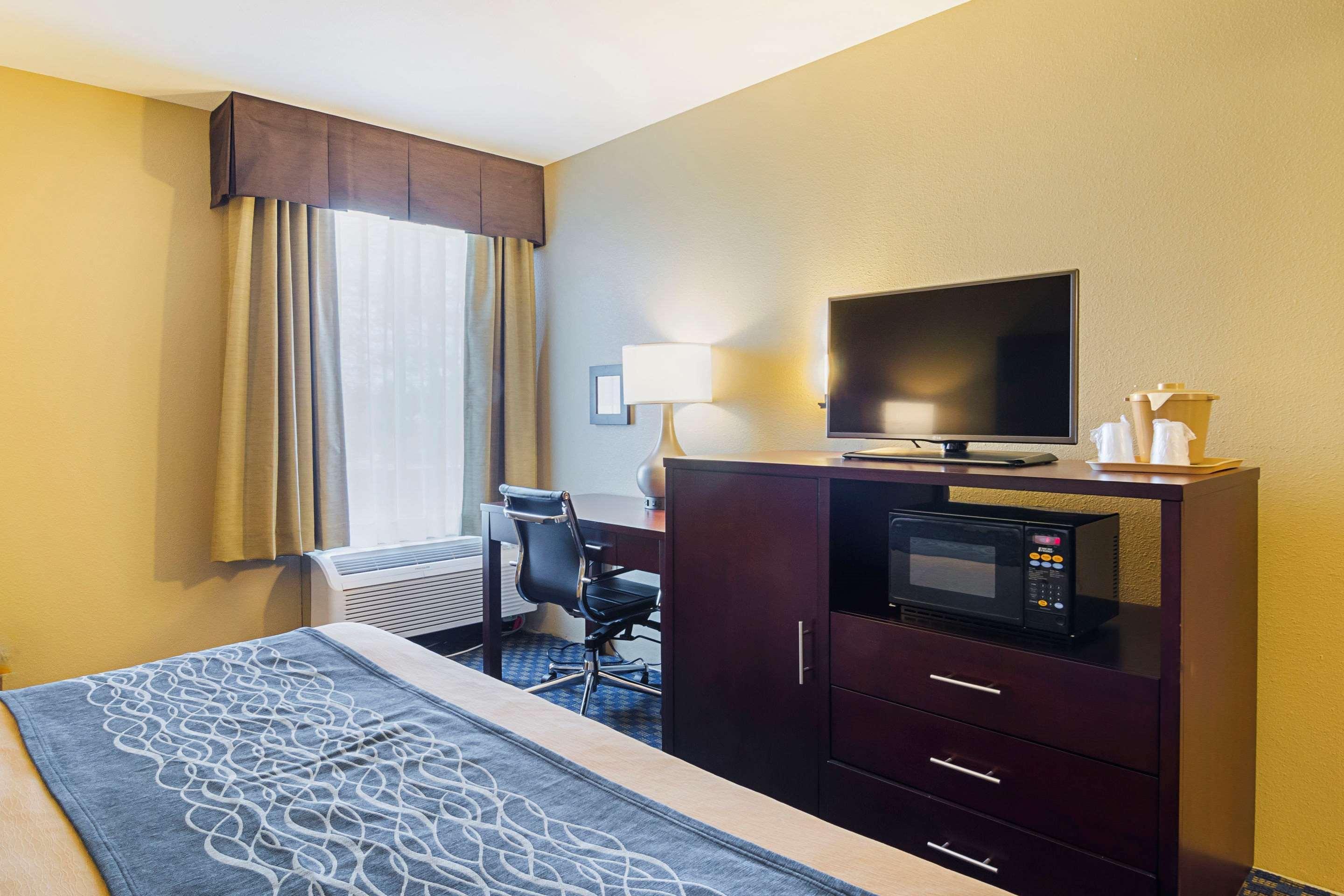 Comfort & Sea-tac Airport Hotel 3*