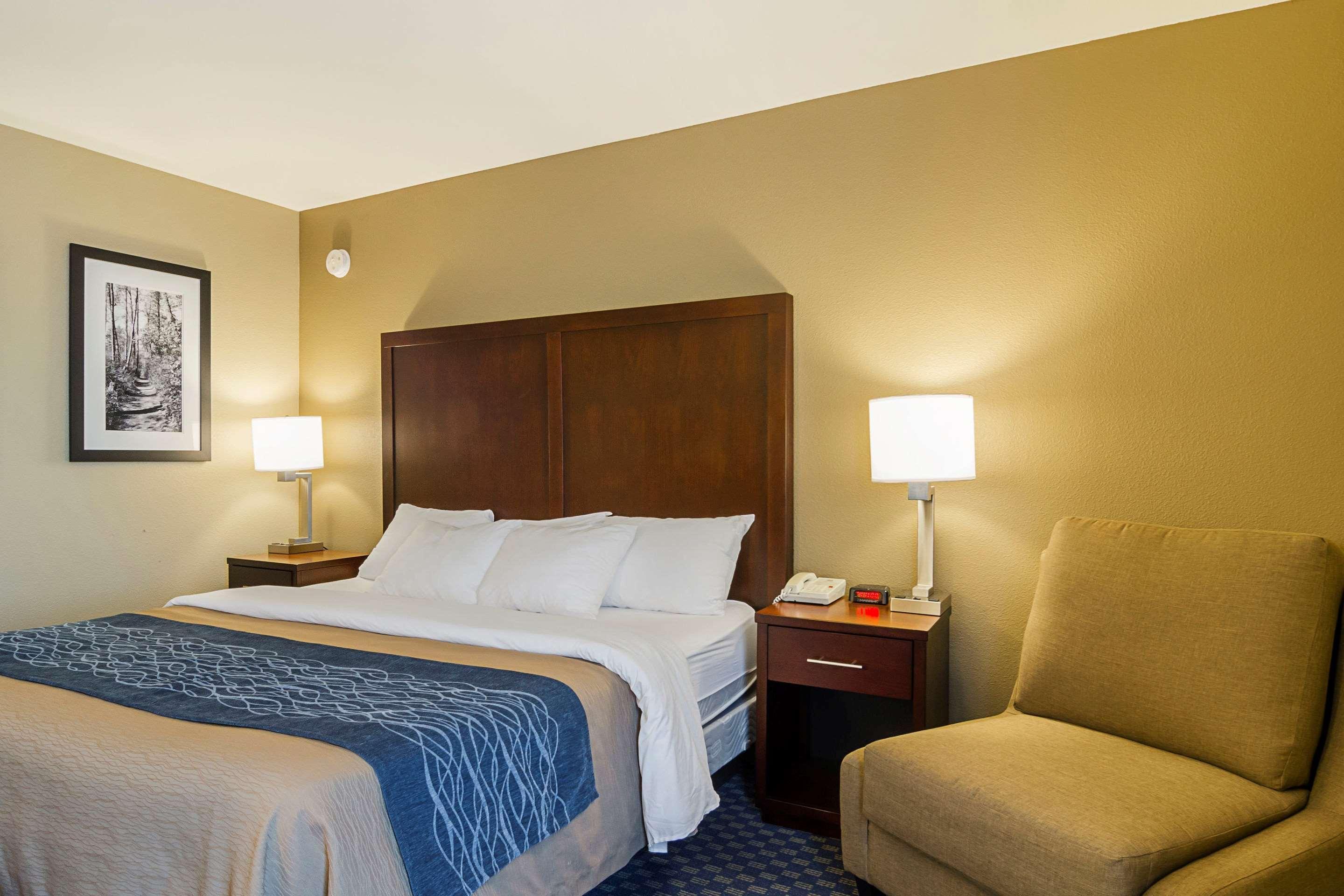 Comfort & Sea-tac Airport Hotel SeaTac
