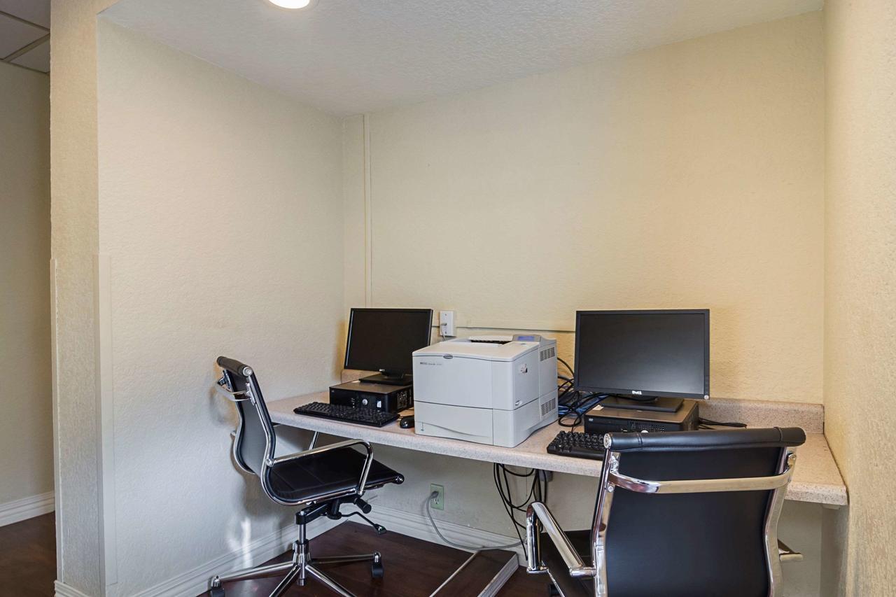 Comfort & Sea-tac Airport Hotel 3*